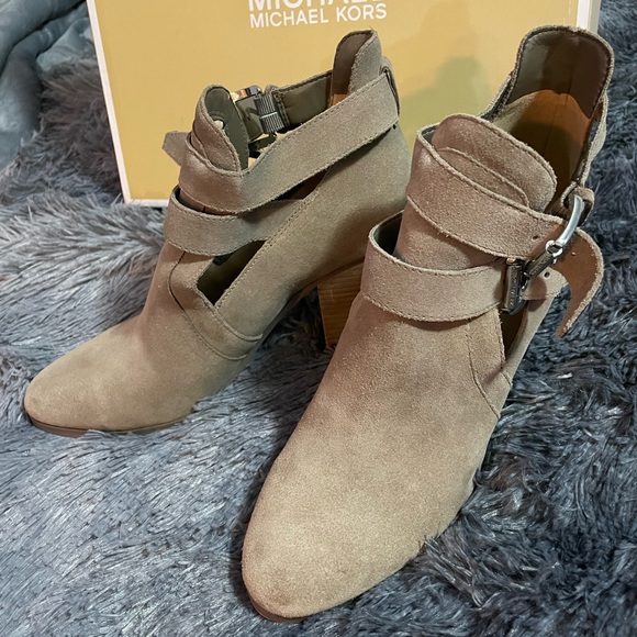 MK Booties - Picture 2 of 7